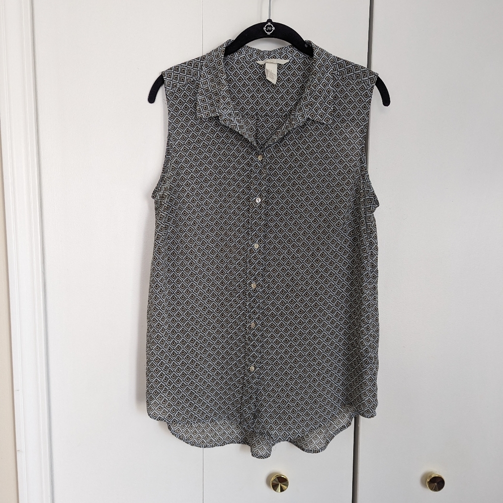 H&M Black and White Sleeveless Button-Up Blouse
